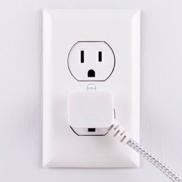 Leviton 1-Gang Duplex Outlet Wall Plate Cover, White - Picture 14 of 14